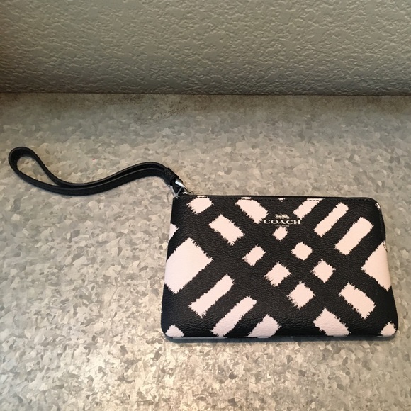 ๐Sale๐ Coach Wristlet - Picture 4 of 5